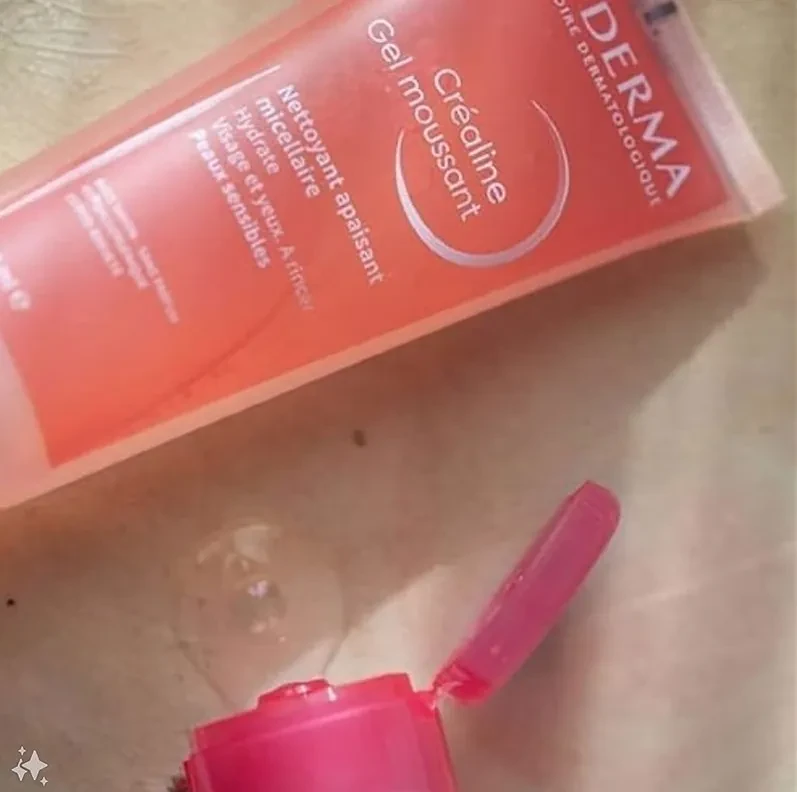 جل سينسيبيو كريالين لتنظيف البشرة الحساسة بتركيبة وردية فعالة